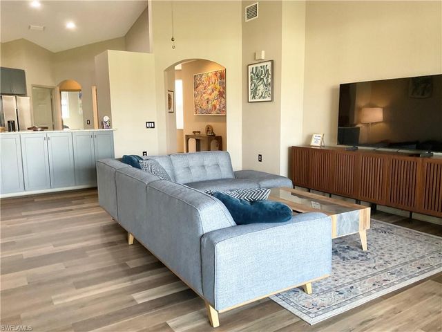 3060 Horizon LN 1404, Naples, FL 34109