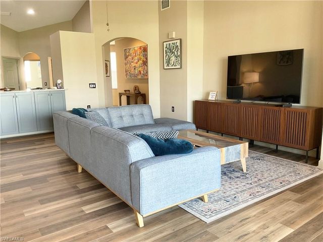 3060 Horizon LN 1404, Naples, FL 34109