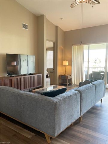 3060 Horizon LN 1404, Naples, FL 34109