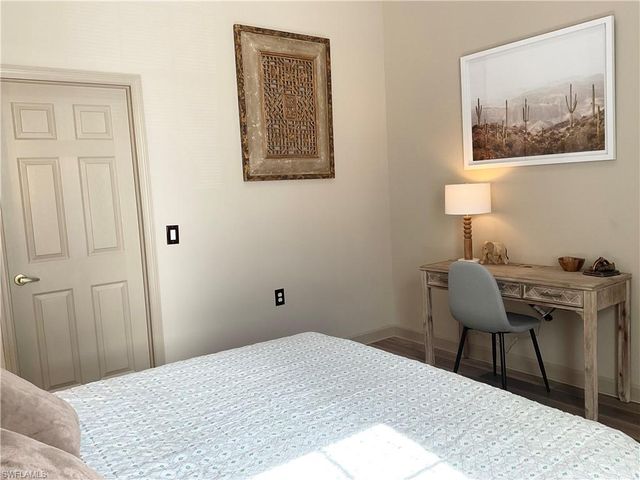 3060 Horizon LN 1404, Naples, FL 34109