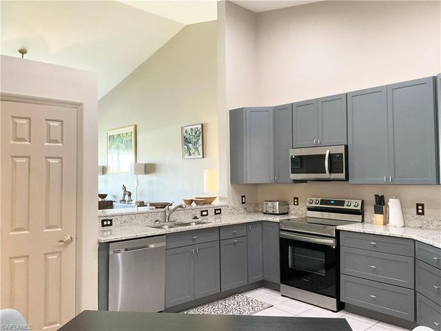 3060 Horizon LN 1404, Naples, FL 34109