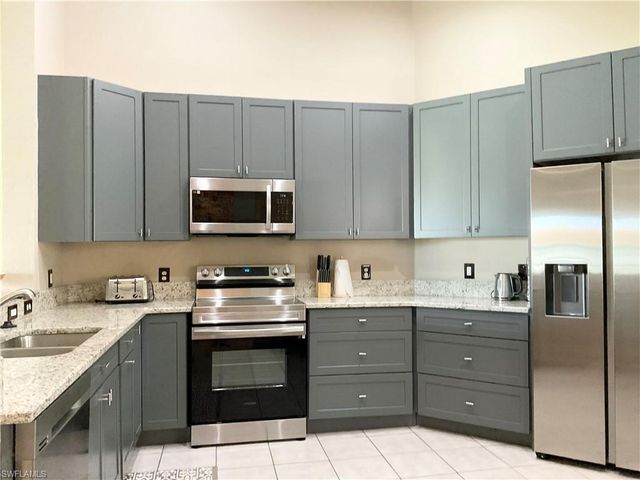 3060 Horizon LN 1404, Naples, FL 34109