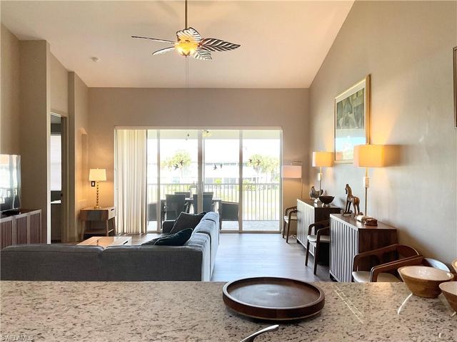 3060 Horizon LN 1404, Naples, FL 34109