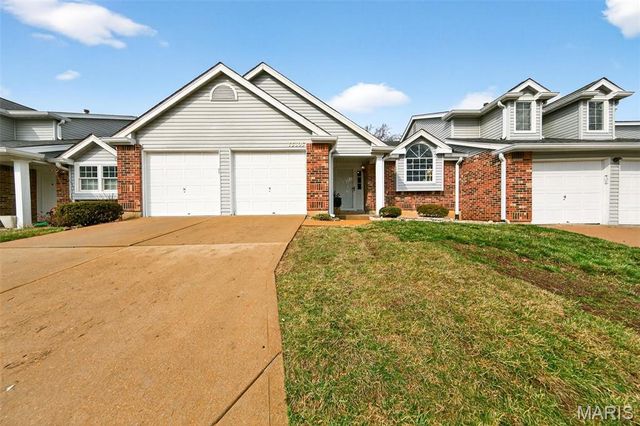 13305 Woodlake Village Court, Chesterfield, MO 63141