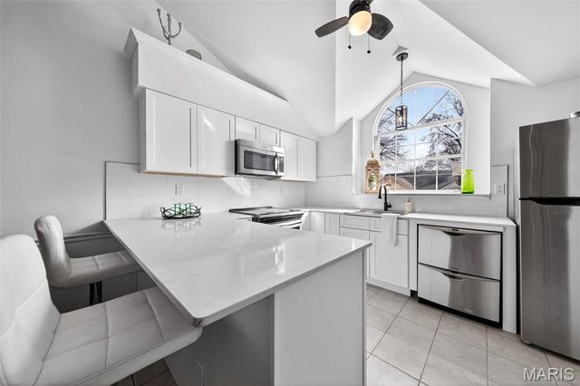 13305 Woodlake Village Court, Chesterfield, MO 63141