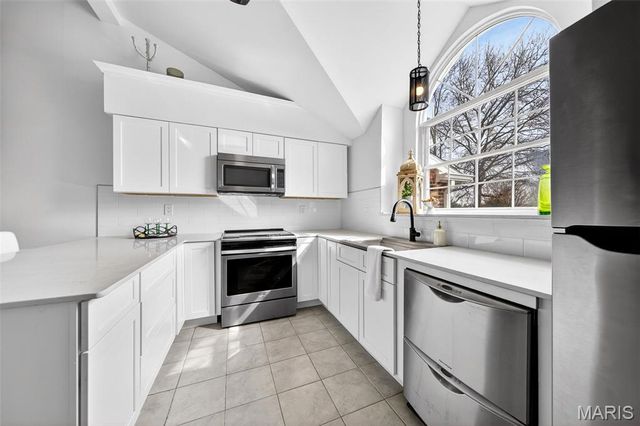 13305 Woodlake Village Court, Chesterfield, MO 63141