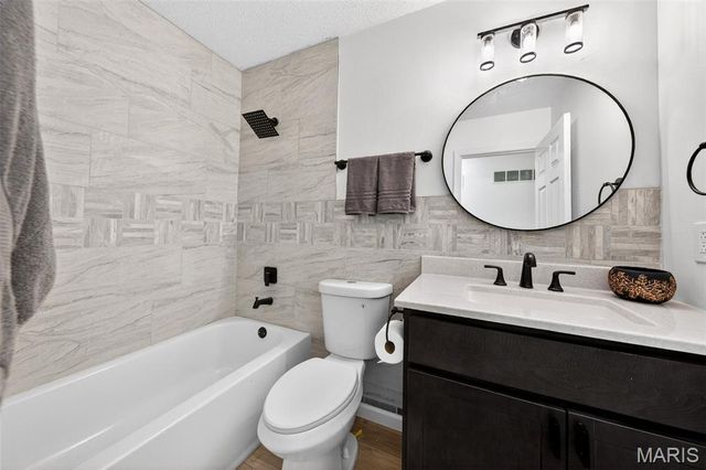 13305 Woodlake Village Court, Chesterfield, MO 63141