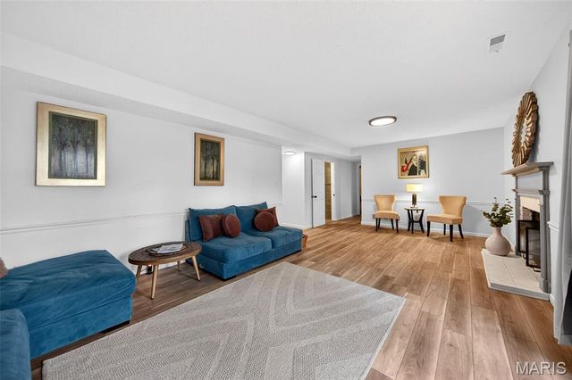 13305 Woodlake Village Court, Chesterfield, MO 63141