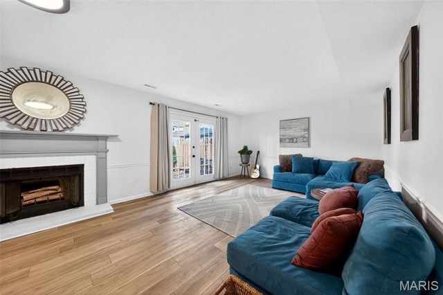 13305 Woodlake Village Court, Chesterfield, MO 63141