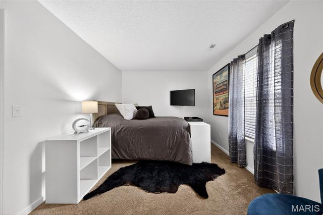 13305 Woodlake Village Court, Chesterfield, MO 63141