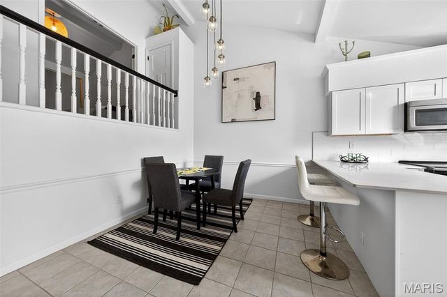 13305 Woodlake Village Court, Chesterfield, MO 63141