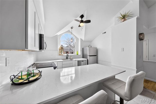 13305 Woodlake Village Court, Chesterfield, MO 63141