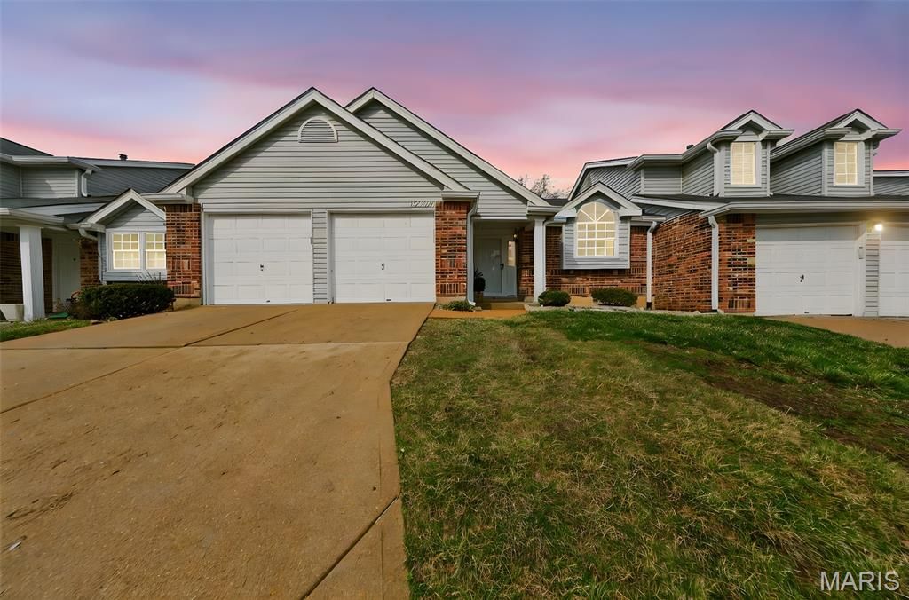 13305 Woodlake Village Court, Chesterfield, MO 63141