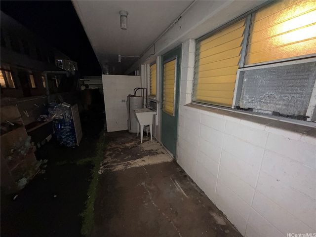 818 University Avenue 5, Honolulu, HI 96826