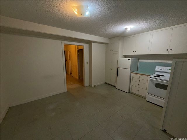 818 University Avenue 5, Honolulu, HI 96826