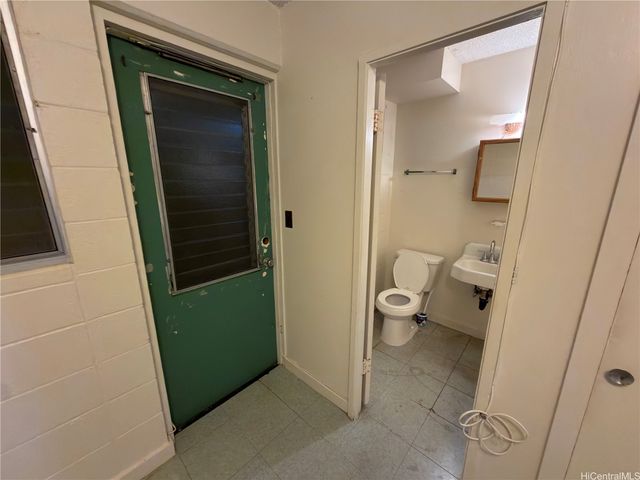 818 University Avenue 5, Honolulu, HI 96826