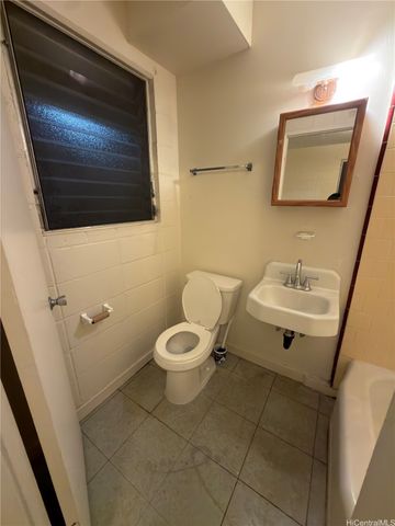 818 University Avenue 5, Honolulu, HI 96826