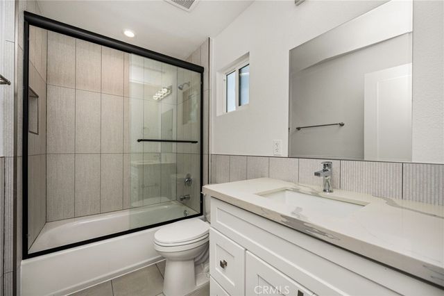 4981 Pearce B, Huntington Beach, CA 92649