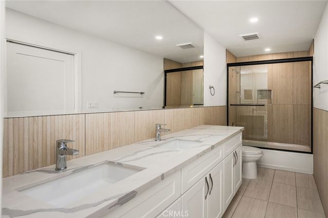 4981 Pearce B, Huntington Beach, CA 92649