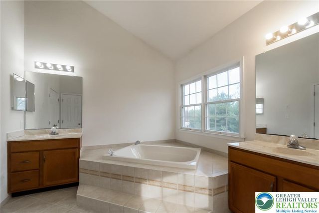 4178 Rexford Drive, Bethlehem Twp, PA 18020