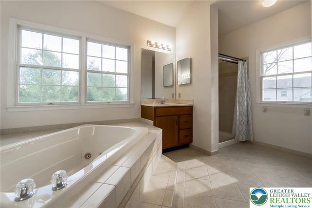 4178 Rexford Drive, Bethlehem Twp, PA 18020