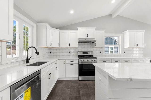 36 Macarthur Blvd, Danvers, MA 01923