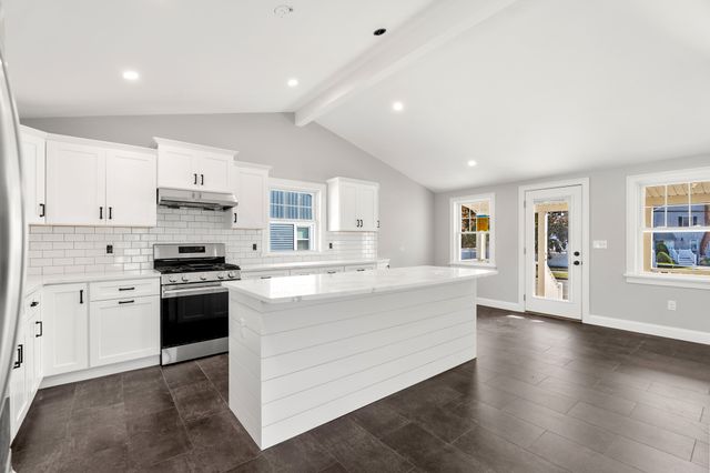 36 Macarthur Blvd, Danvers, MA 01923