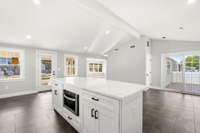 36 Macarthur Blvd, Danvers, MA 01923