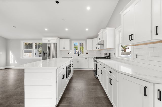 36 Macarthur Blvd, Danvers, MA 01923