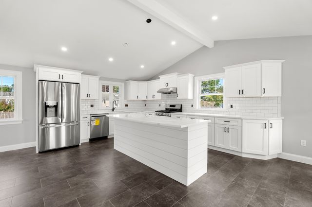 36 Macarthur Blvd, Danvers, MA 01923