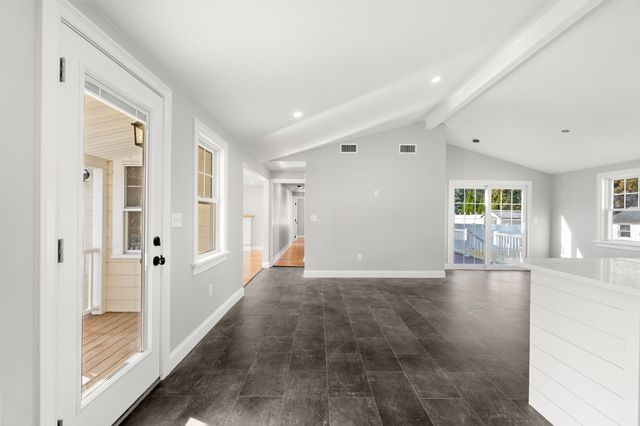 36 Macarthur Blvd, Danvers, MA 01923