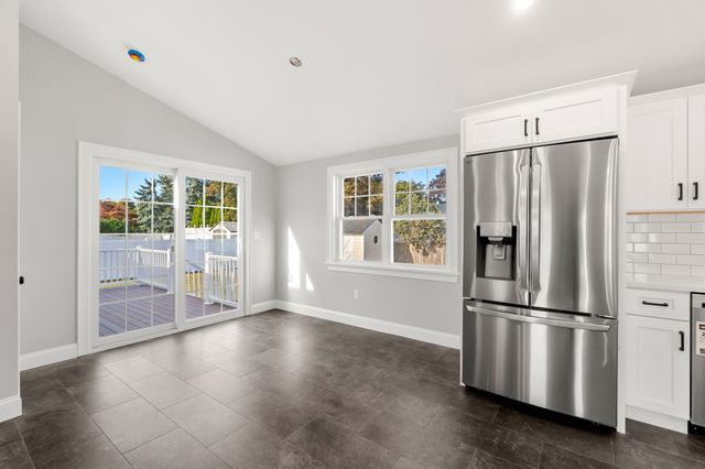 36 Macarthur Blvd, Danvers, MA 01923