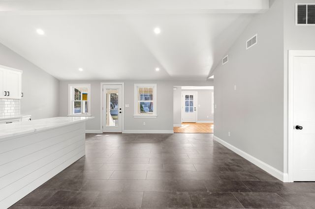 36 Macarthur Blvd, Danvers, MA 01923