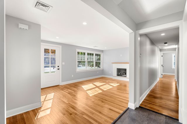 36 Macarthur Blvd, Danvers, MA 01923