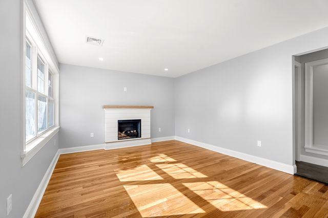 36 Macarthur Blvd, Danvers, MA 01923