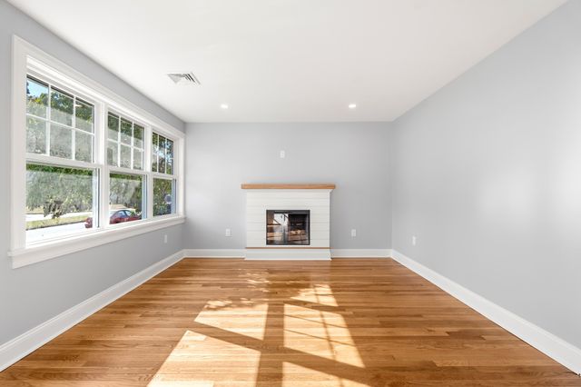 36 Macarthur Blvd, Danvers, MA 01923