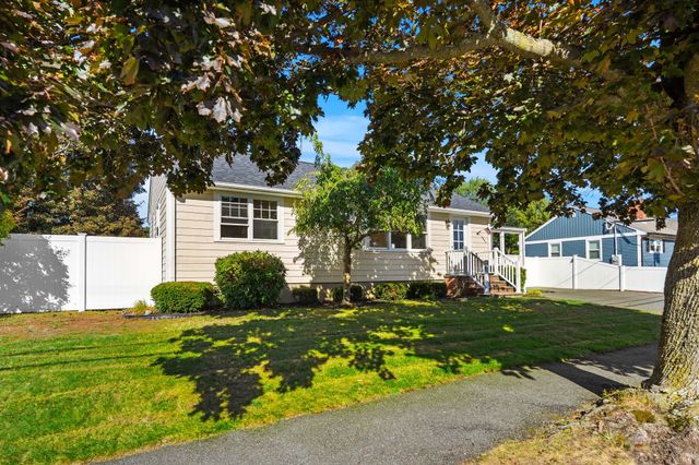 36 Macarthur Blvd, Danvers, MA 01923