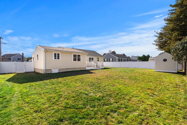 36 Macarthur Blvd, Danvers, MA 01923