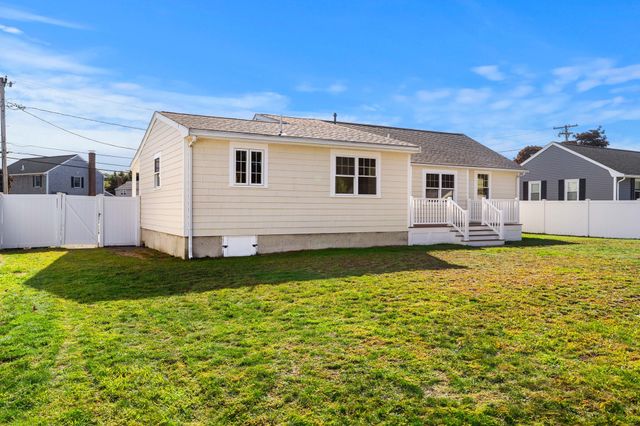 36 Macarthur Blvd, Danvers, MA 01923