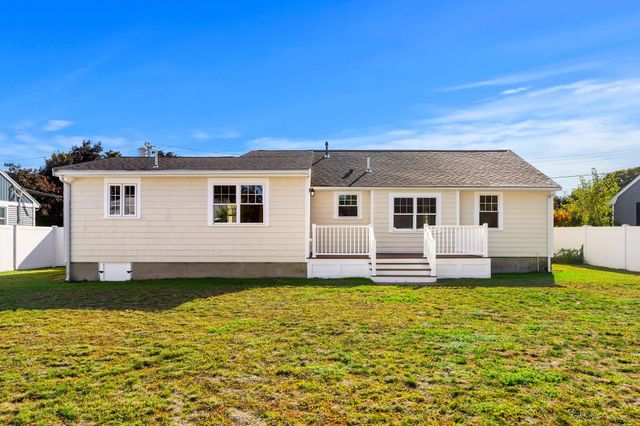 36 Macarthur Blvd, Danvers, MA 01923