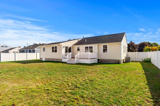 36 Macarthur Blvd, Danvers, MA 01923