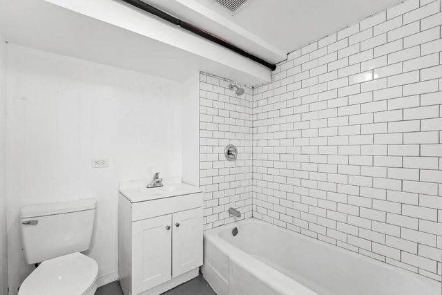 8521 S Loomis Boulevard, Chicago, IL 60620