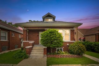 8521 S Loomis Boulevard, Chicago, IL 60620