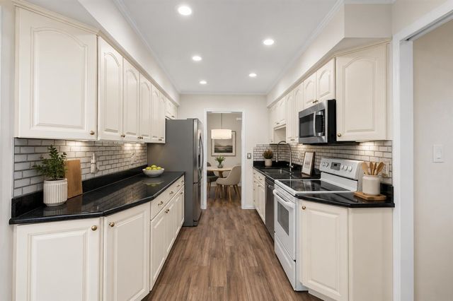 5327 Fairway Court, West Bloomfield, MI 48323