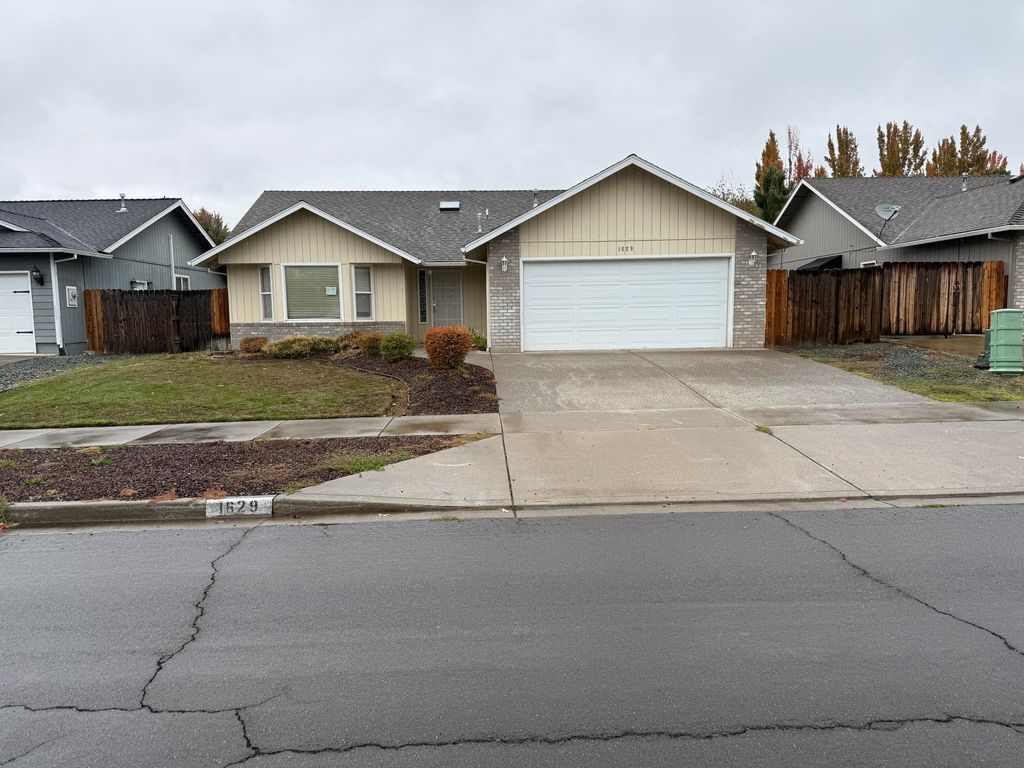 1629 Husker Butte Lane, Medford, OR 97504