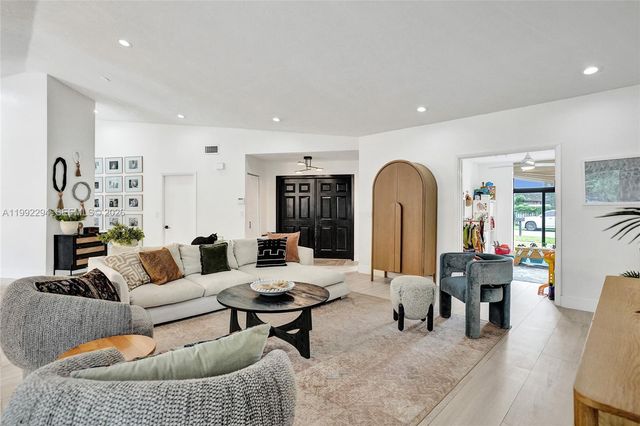 5790 SW 88th Ave, Cooper City, FL 33328