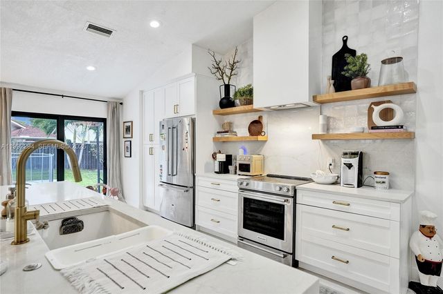 5790 SW 88th Ave, Cooper City, FL 33328