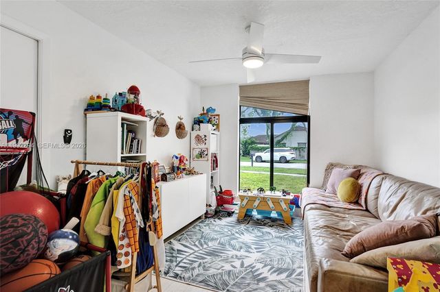 5790 SW 88th Ave, Cooper City, FL 33328