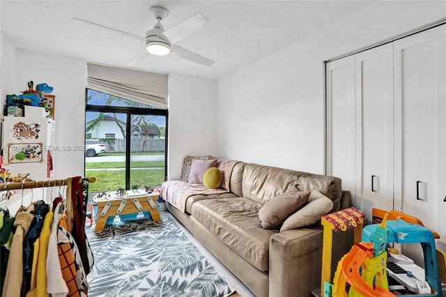 5790 SW 88th Ave, Cooper City, FL 33328