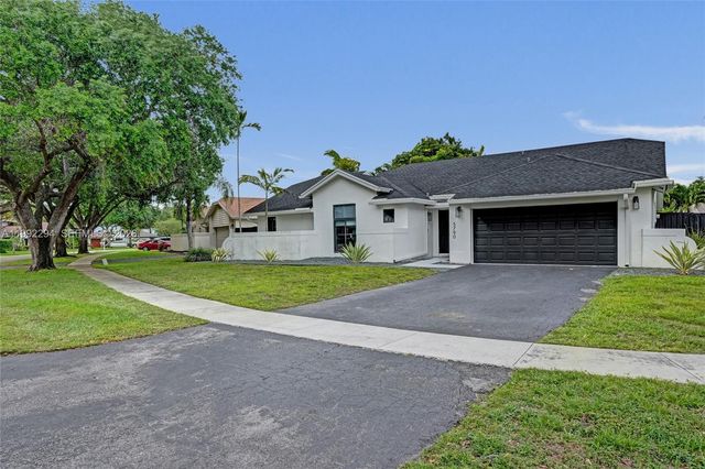 5790 SW 88th Ave, Cooper City, FL 33328